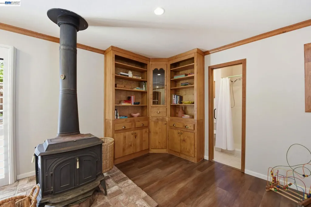 1738 Via Buena Vista San Lorenzo CA 94580