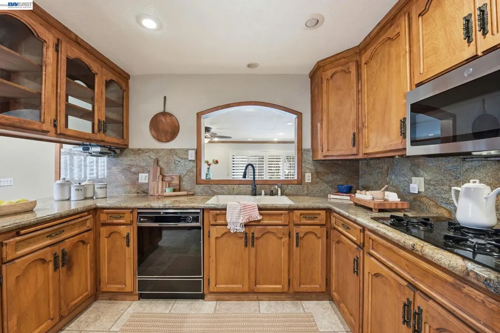 1738 Via Buena Vista San Lorenzo CA 94580