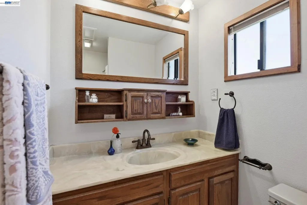 1738 Via Buena Vista San Lorenzo CA 94580