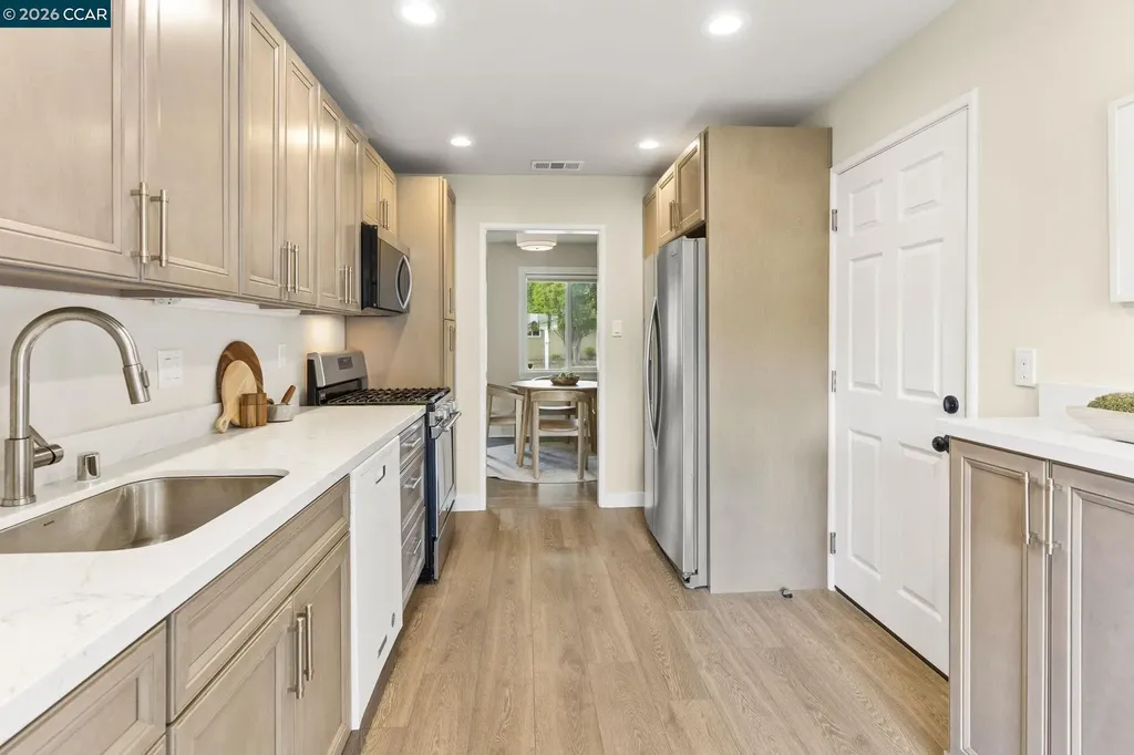 934 Juanita Drive Lafayette CA 94595