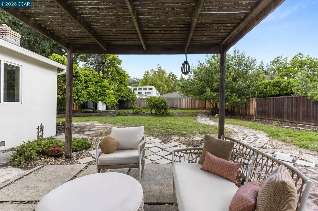 934 Juanita Drive Lafayette CA 94595