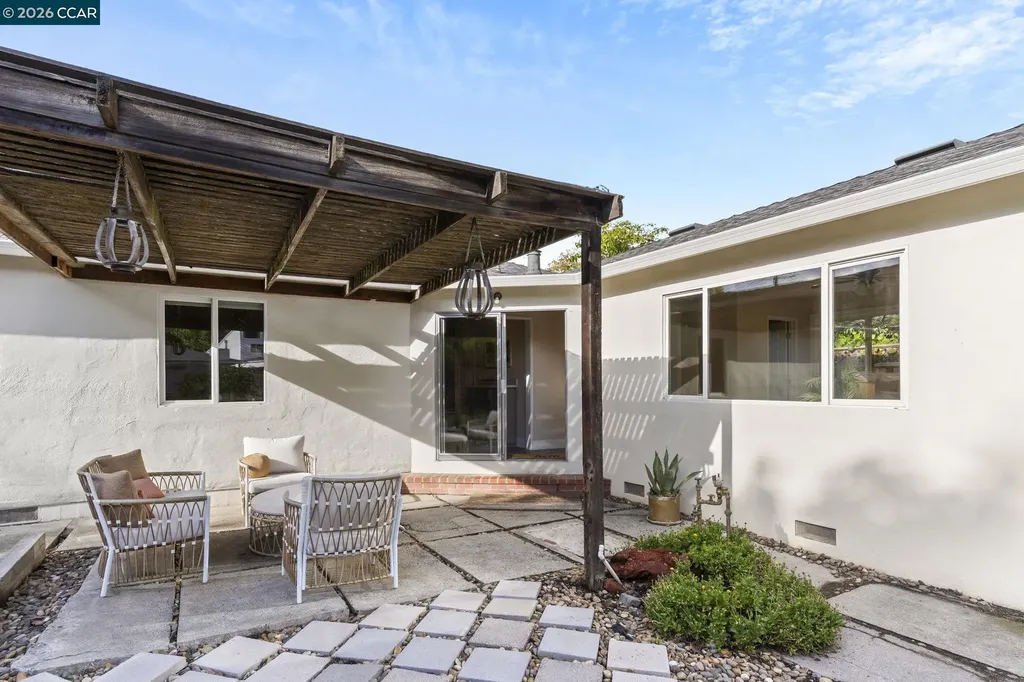 934 Juanita Drive Lafayette CA 94595