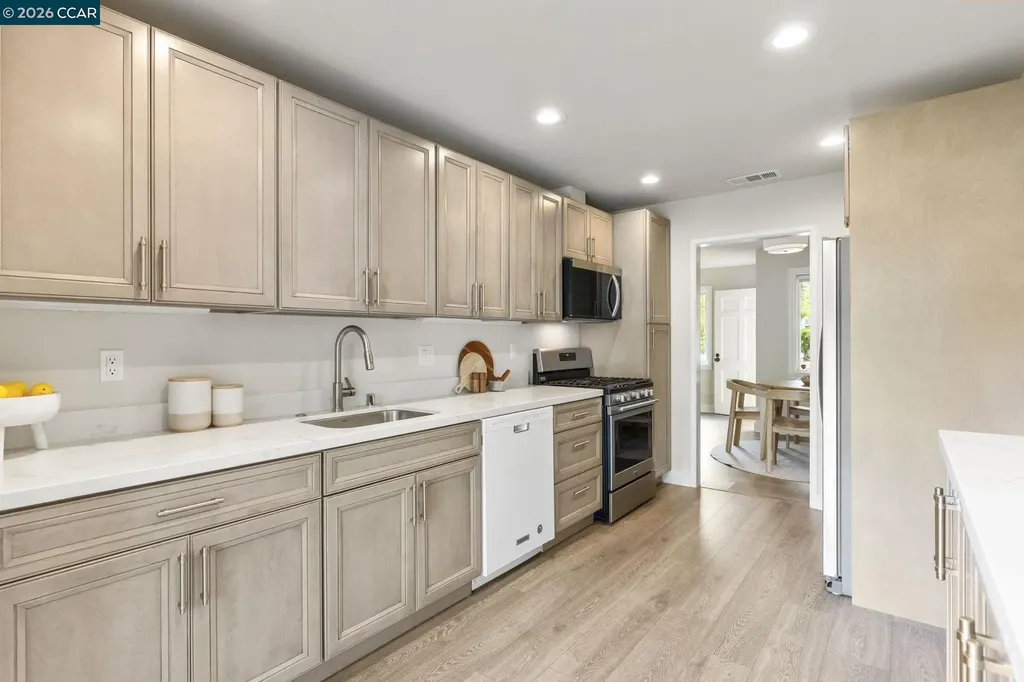 934 Juanita Drive Lafayette CA 94595