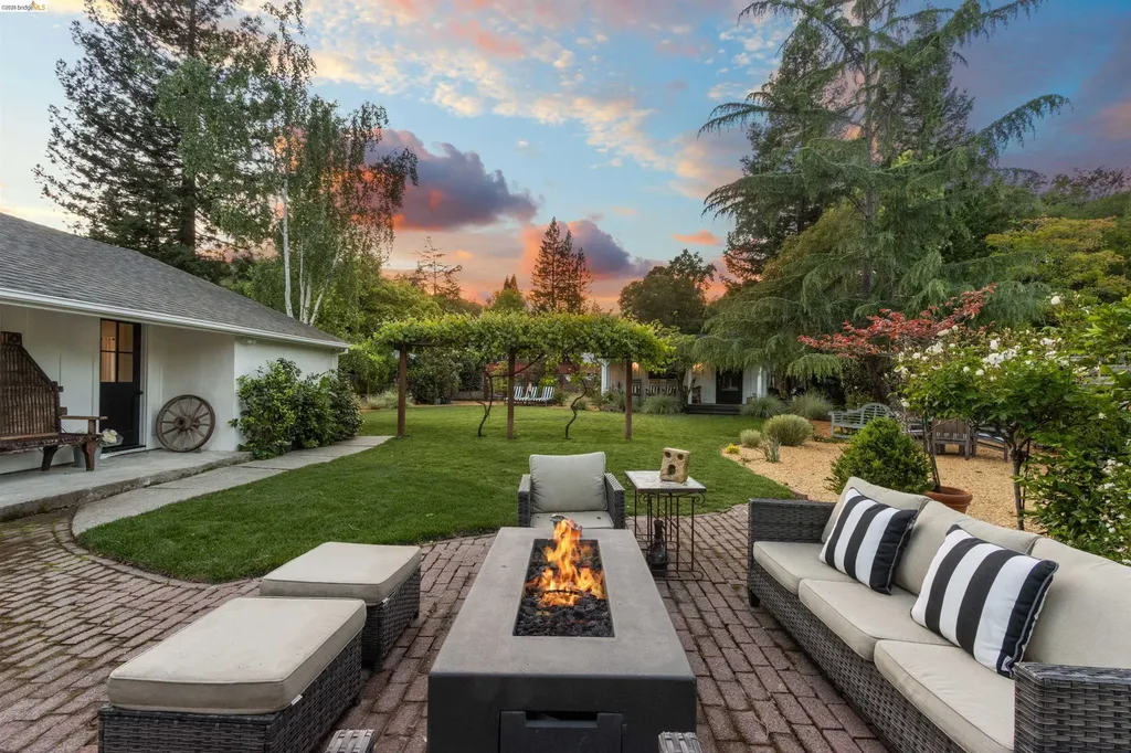 12 Woodland Road Orinda CA 94563
