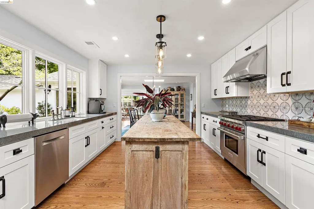 12 Woodland Road Orinda CA 94563