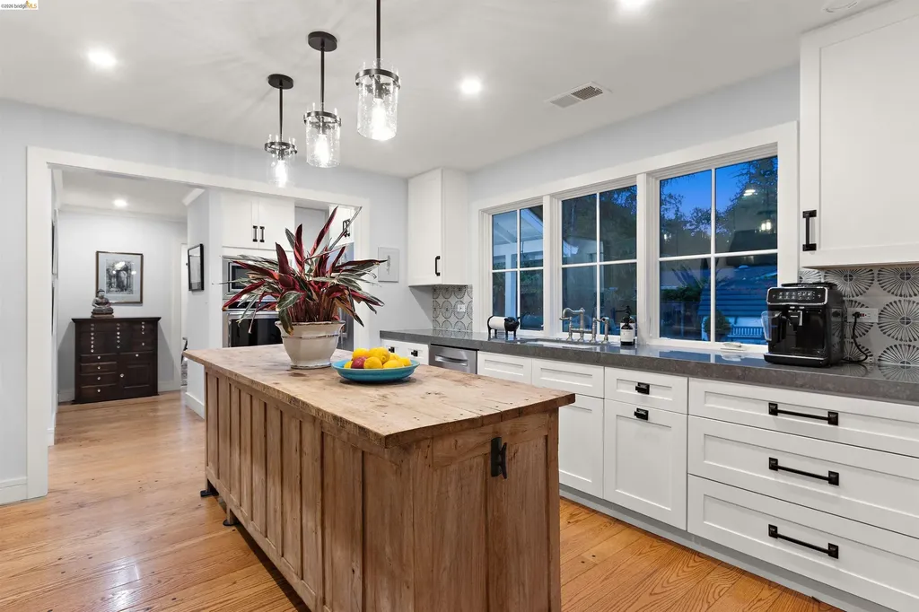 12 Woodland Road Orinda CA 94563