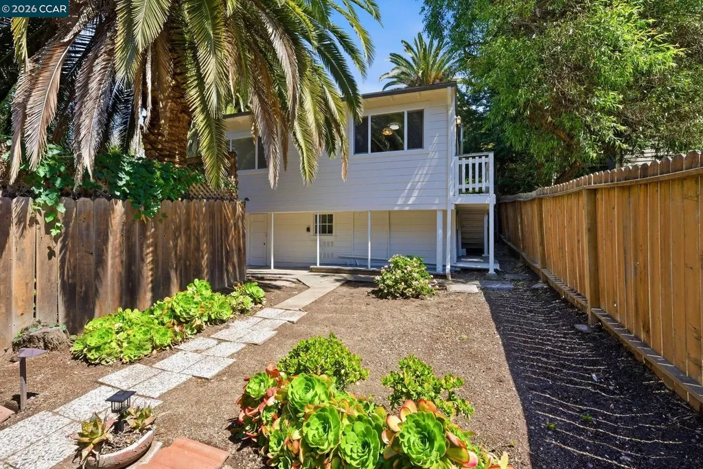 4632 Steele Street Oakland CA 94619