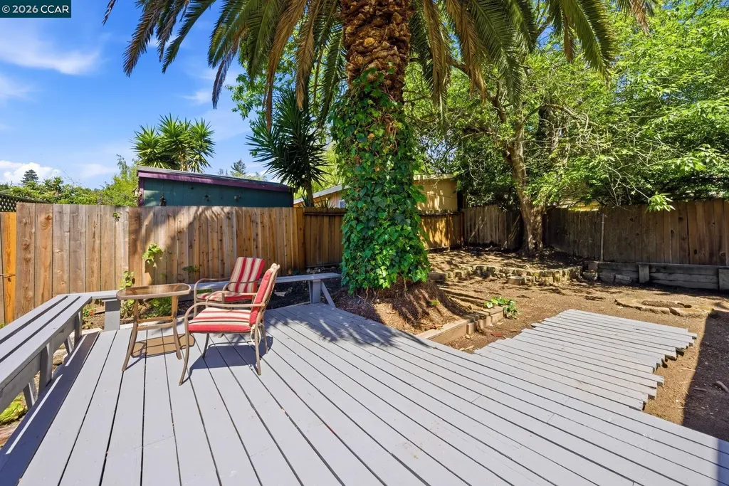 4632 Steele Street Oakland CA 94619