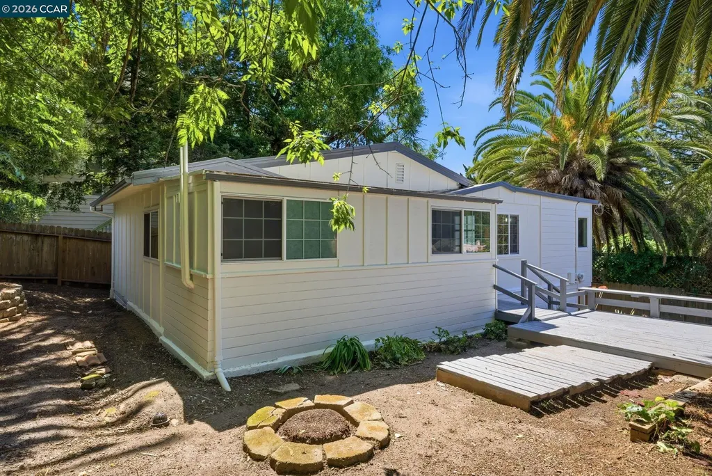 4632 Steele Street Oakland CA 94619