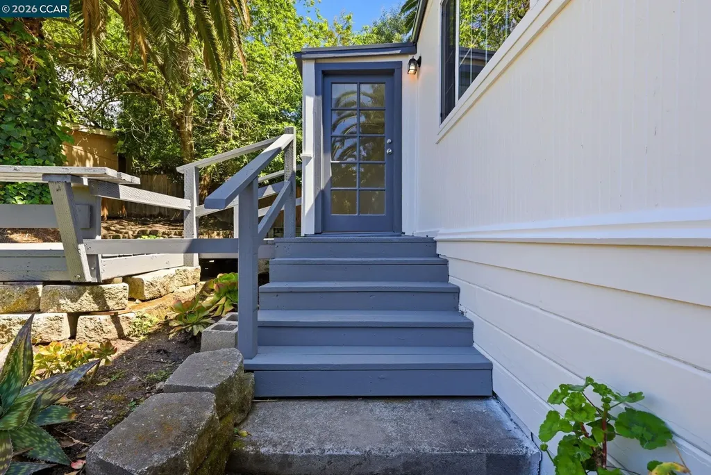 4632 Steele Street Oakland CA 94619