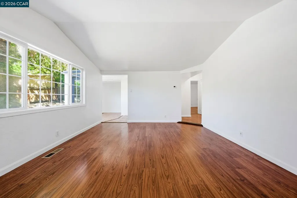 4632 Steele Street Oakland CA 94619