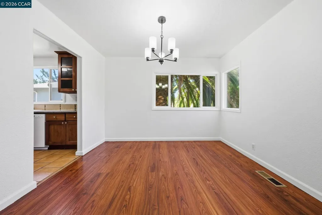 4632 Steele Street Oakland CA 94619