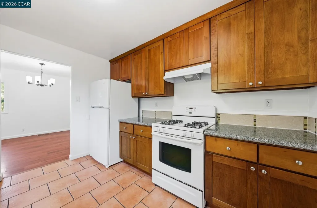 4632 Steele Street Oakland CA 94619