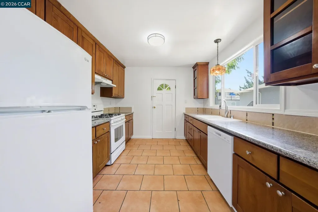 4632 Steele Street Oakland CA 94619