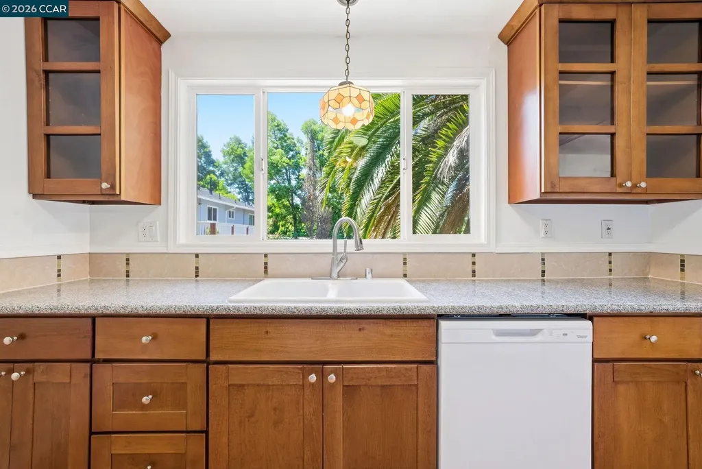 4632 Steele Street Oakland CA 94619