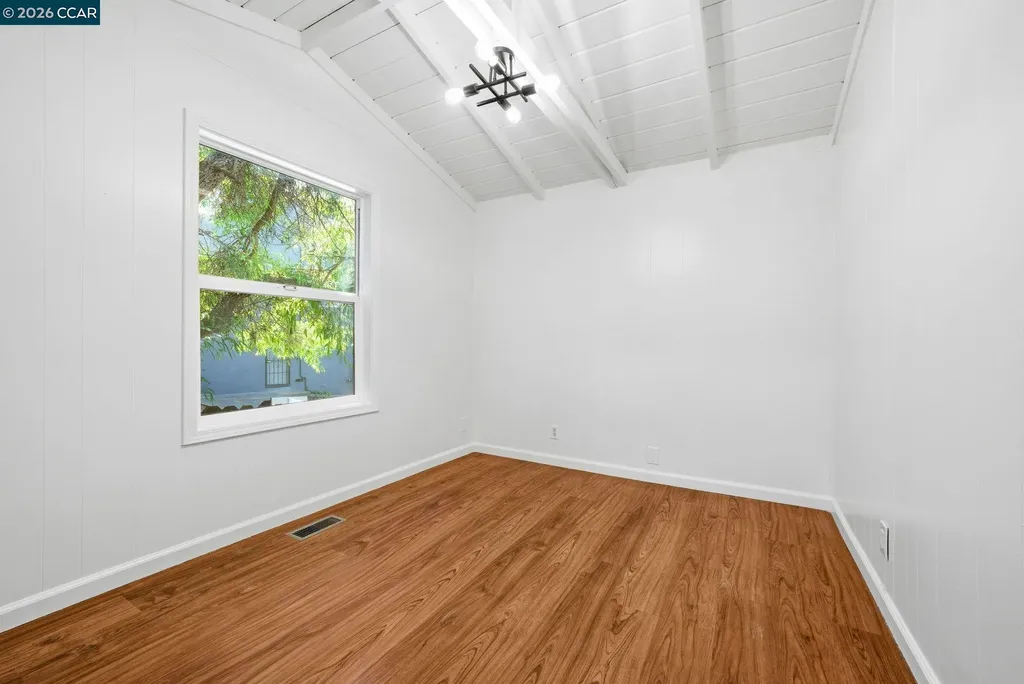 4632 Steele Street Oakland CA 94619