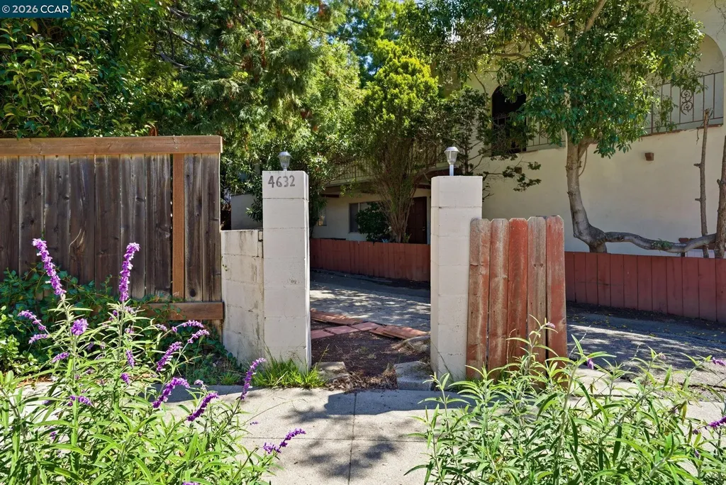 4632 Steele Street Oakland CA 94619