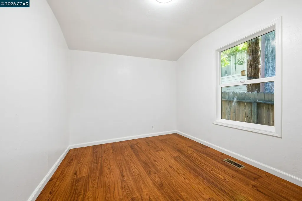 4632 Steele Street Oakland CA 94619