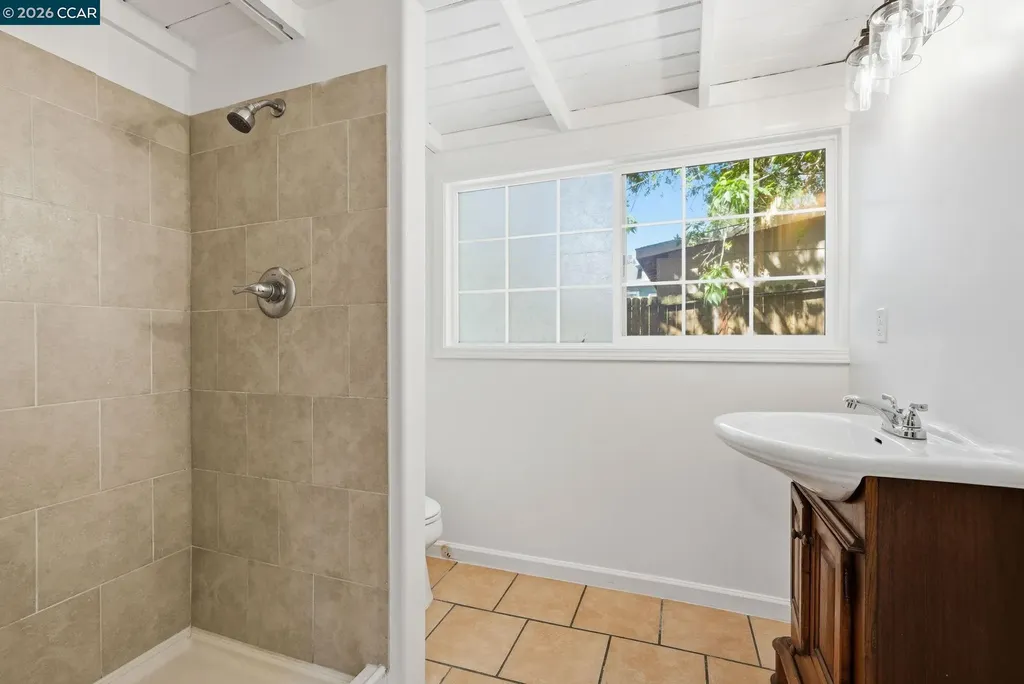 4632 Steele Street Oakland CA 94619
