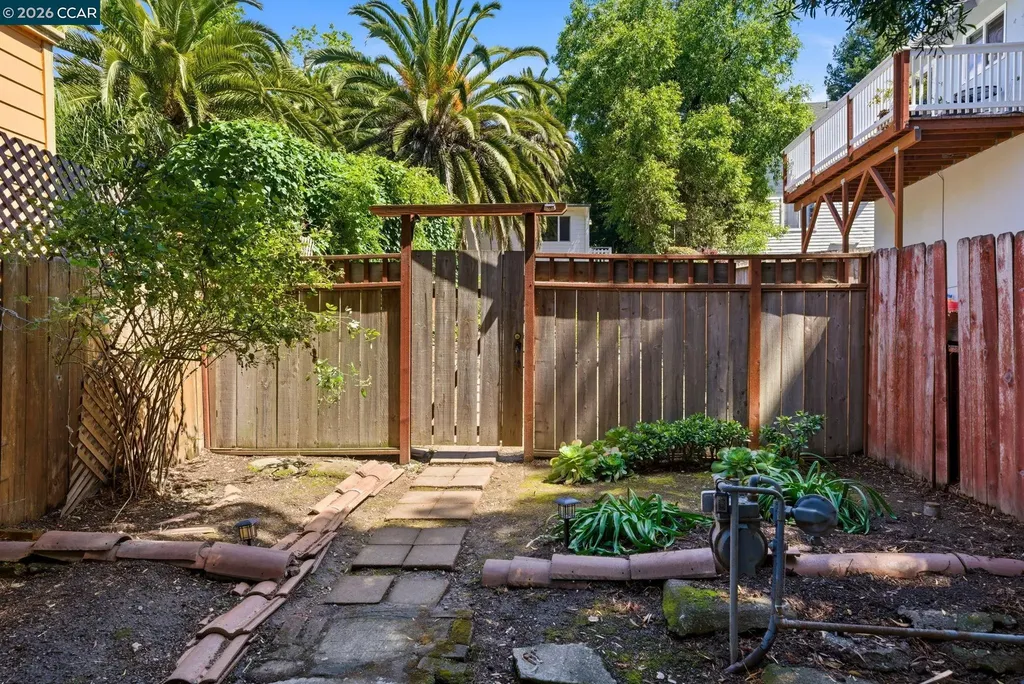 4632 Steele Street Oakland CA 94619