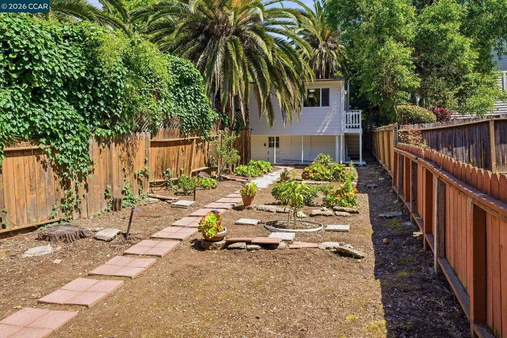 4632 Steele Street Oakland CA 94619