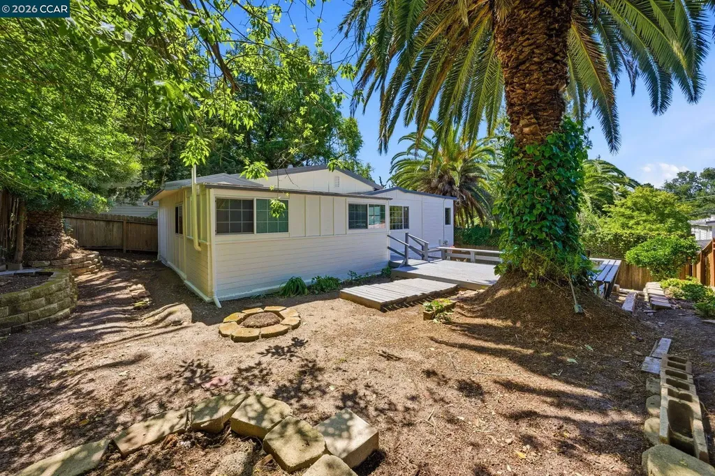 4632 Steele Street Oakland CA 94619