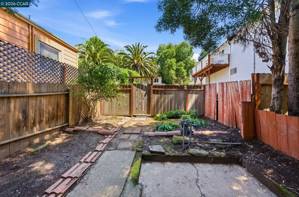 4632 Steele Street Oakland CA 94619