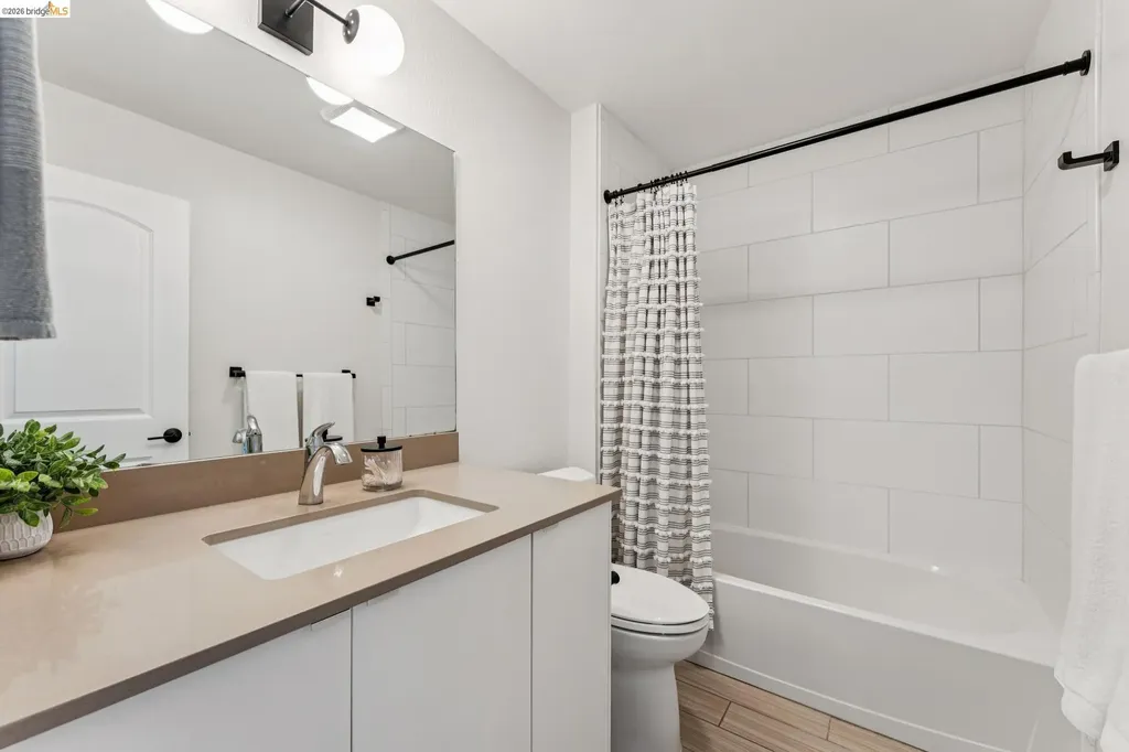 194 Lakeshore Court Richmond CA 94804