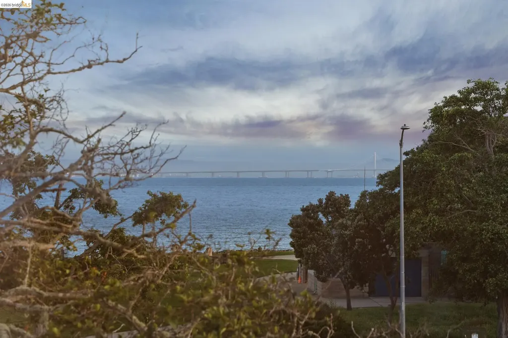 194 Lakeshore Court Richmond CA 94804