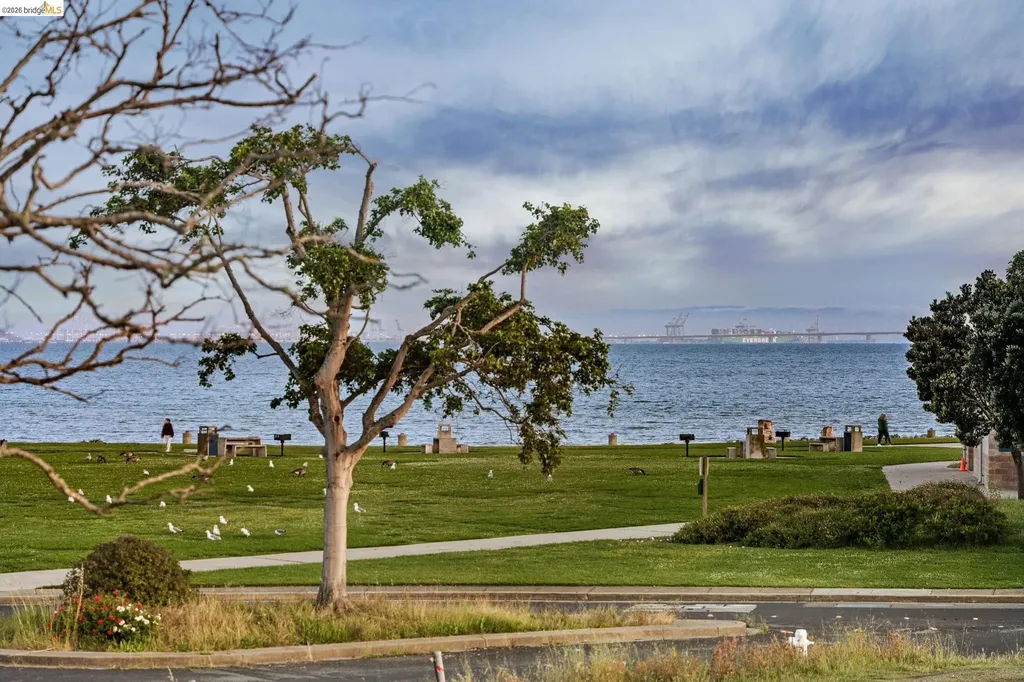 194 Lakeshore Court Richmond CA 94804