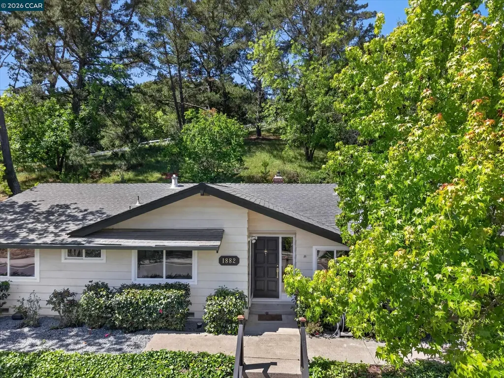 1882 Camino Pablo Moraga CA 94556