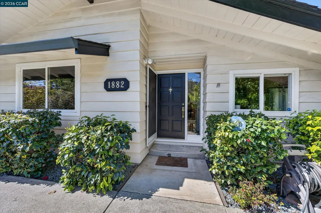 1882 Camino Pablo Moraga CA 94556