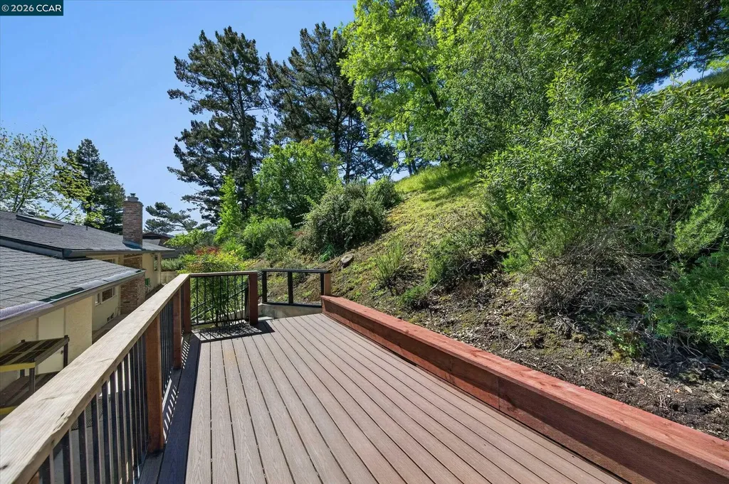 1882 Camino Pablo Moraga CA 94556
