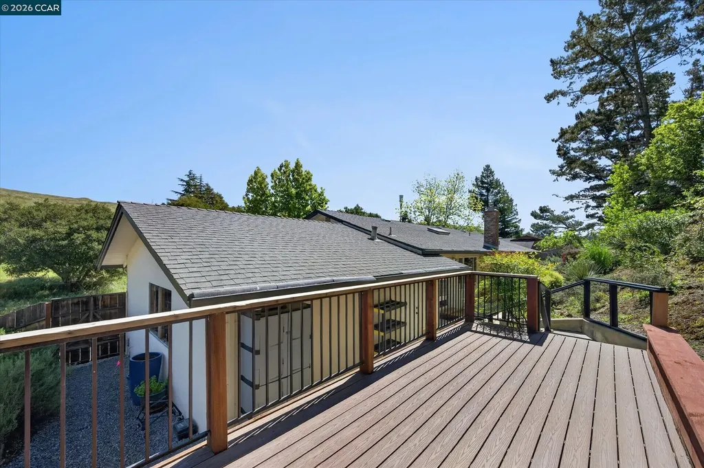 1882 Camino Pablo Moraga CA 94556