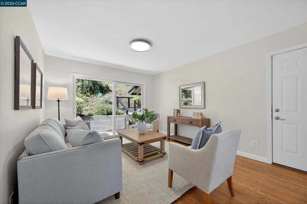 1882 Camino Pablo Moraga CA 94556