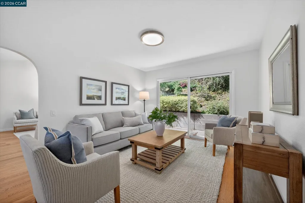 1882 Camino Pablo Moraga CA 94556