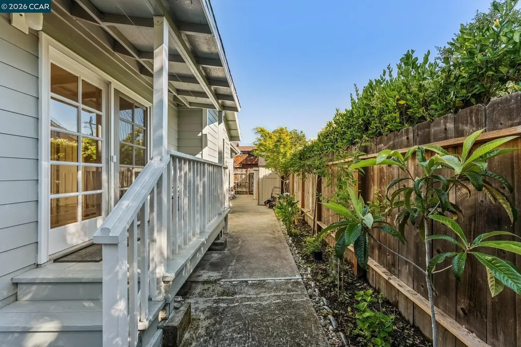 216 Behrens Street El Cerrito CA 94530