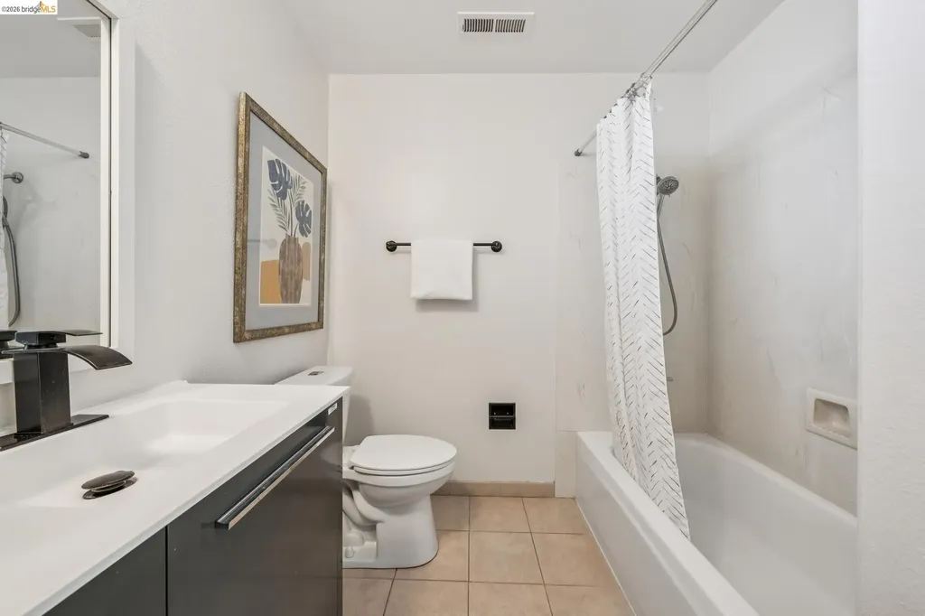 7900 Hansom Drive Oakland CA 94605