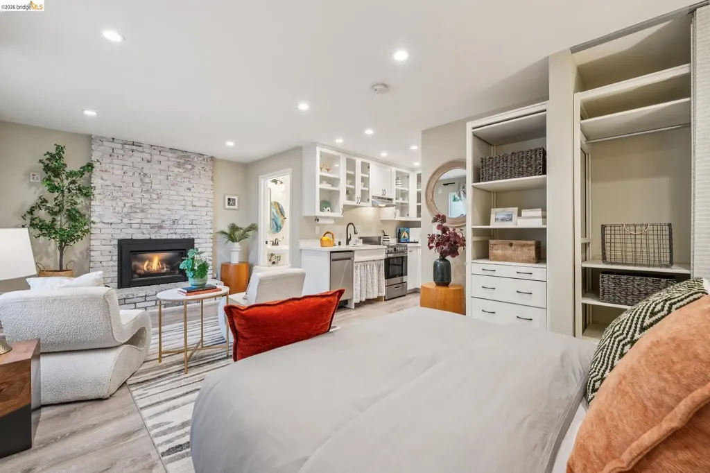 7900 Hansom Drive Oakland CA 94605