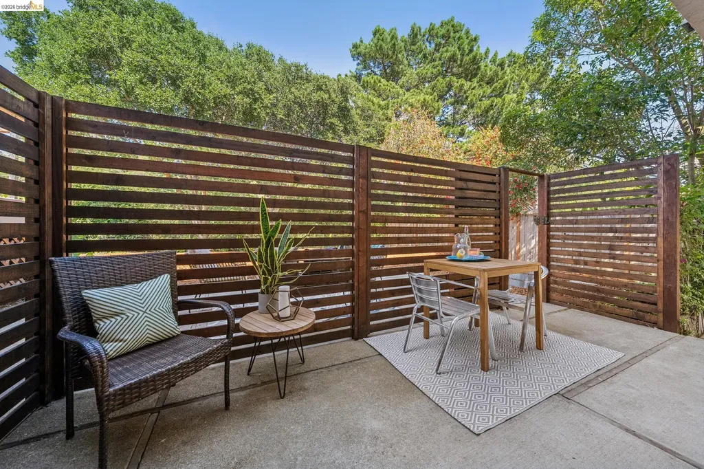 7900 Hansom Drive Oakland CA 94605