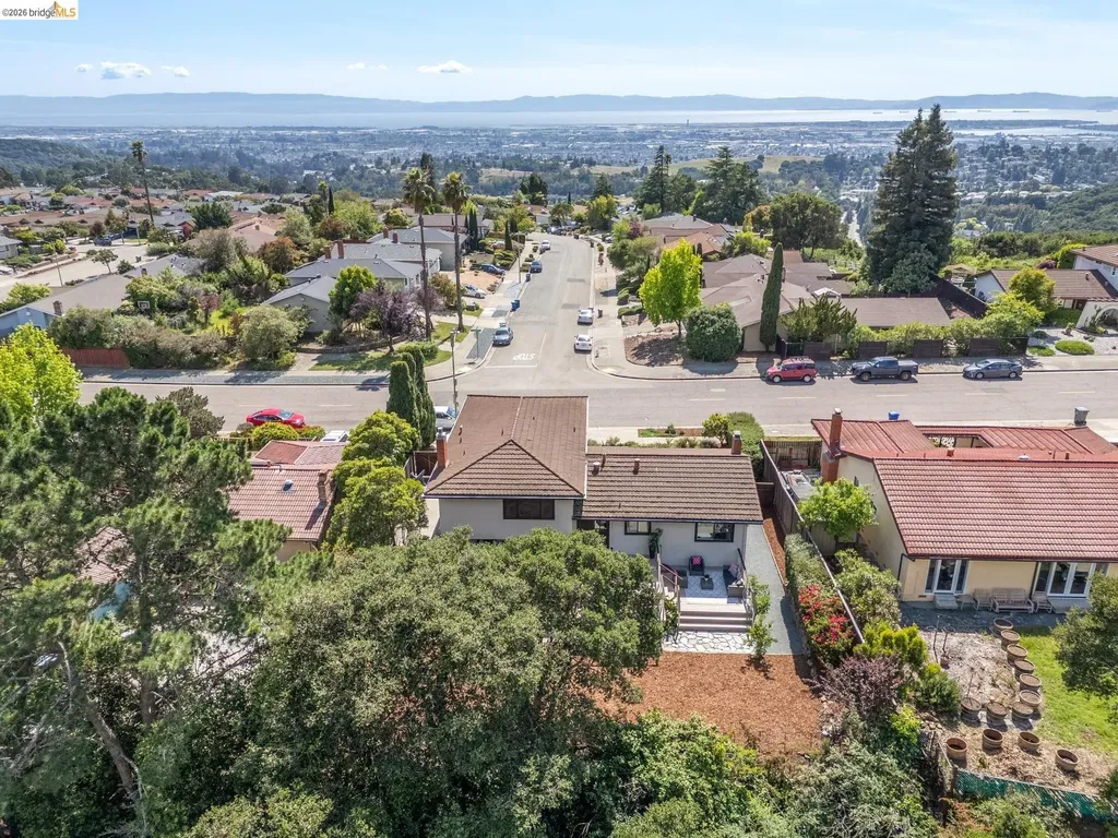 7900 Hansom Drive Oakland CA 94605