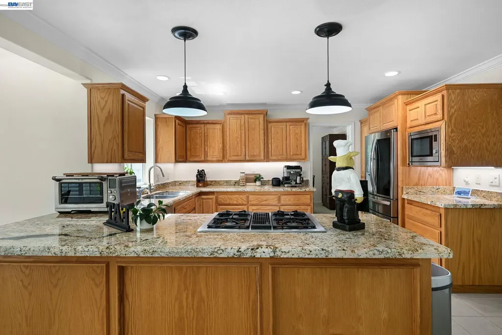 2473 Centennial Lane Hayward CA 94541