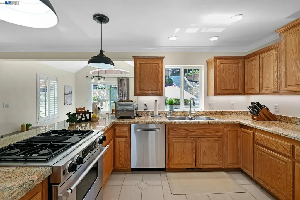 2473 Centennial Lane Hayward CA 94541