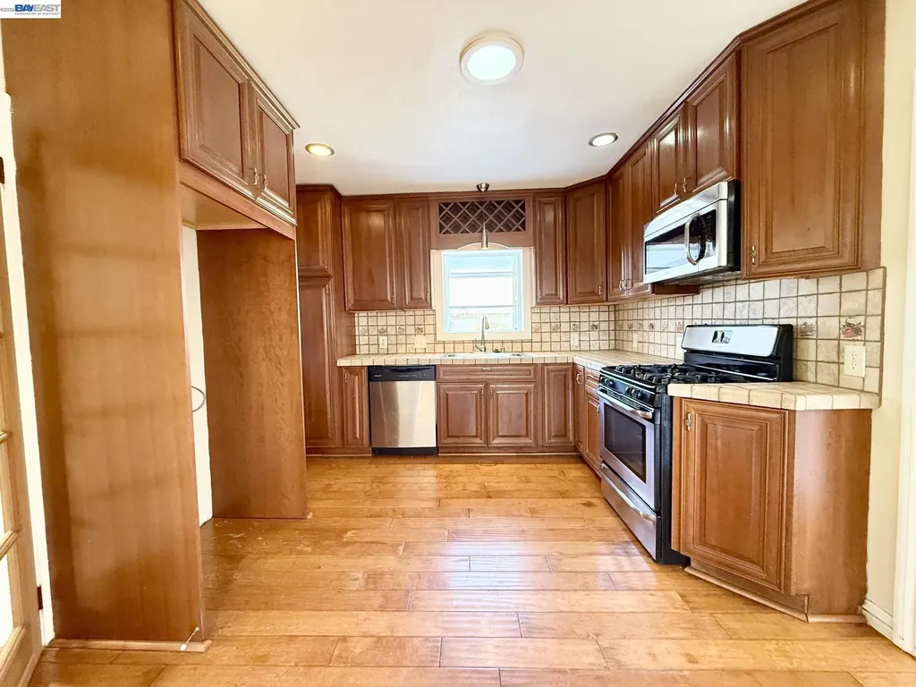 1033 Fountain Street Alameda CA 94501