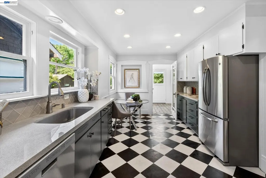 3103 Central Avenue Alameda CA 94501