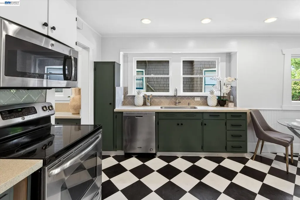 3103 Central Avenue Alameda CA 94501