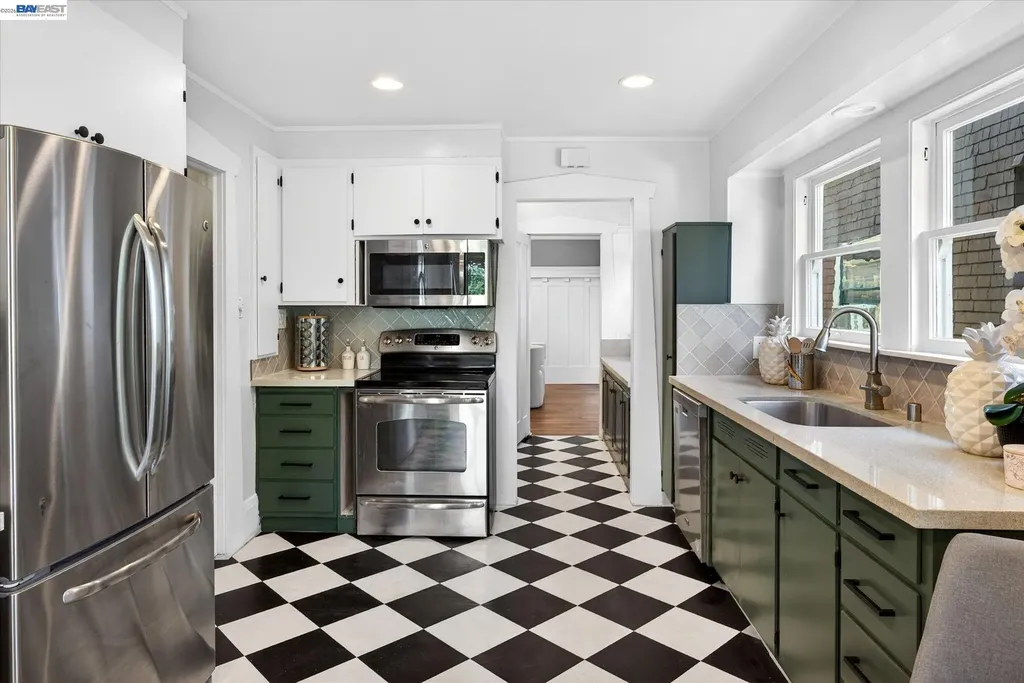 3103 Central Avenue Alameda CA 94501
