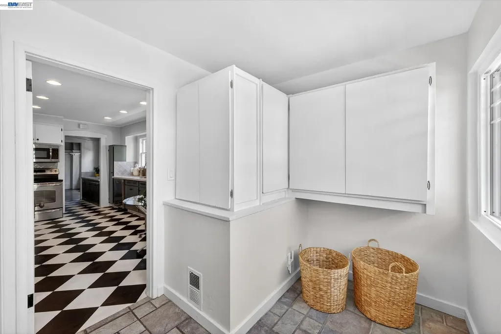 3103 Central Avenue Alameda CA 94501