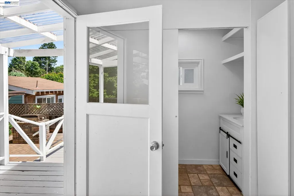 3103 Central Avenue Alameda CA 94501