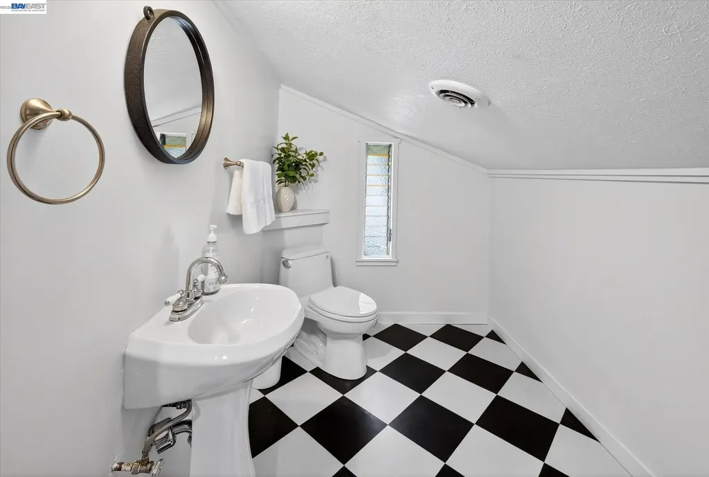 3103 Central Avenue Alameda CA 94501